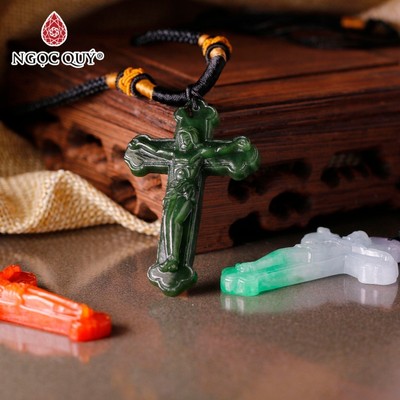 Mặt dây chuyền thánh giá chúa Jesus đá thiên nhiên - Ngọc Quý