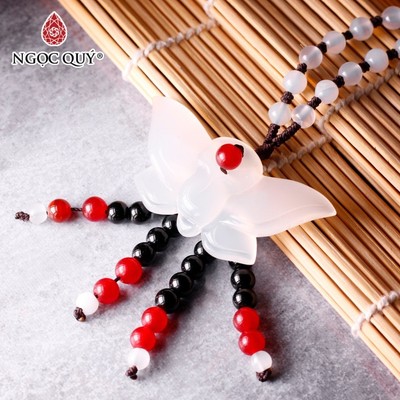Dây chuyền hình con bướm đá mã não trắng - Ngọc Quý