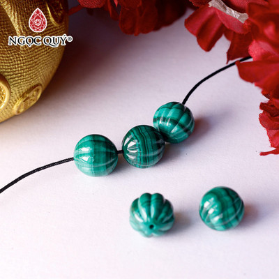 1 cái charm đá hình bí ngô đá khổng tước - Ngọc Quý