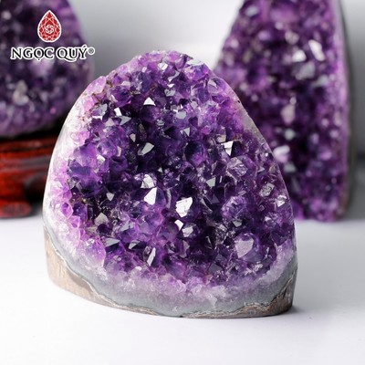 Vật phẩm trưng bày hang đá Thạch Anh Tím - Ngọc Quý