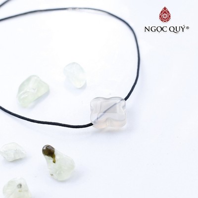 Mặt dây chuyền thánh giá xỏ ngang đá mã não trắng - Ngọc Quý
