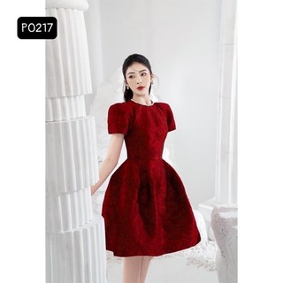 Đầm dự tiệc gấm đỏ Basic sang trọng