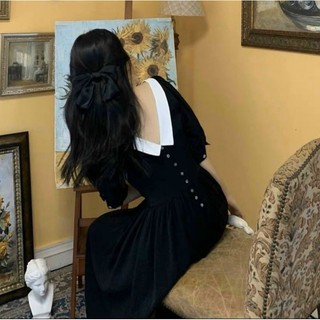 Đầm đen cổ sen nút vintage