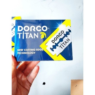 Vỉ 100 lưỡi lam DorcoTitan màu xanh