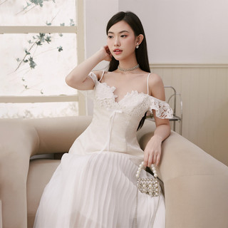 RECHIC Áo kiểu 2 dây Larisa phối ren họa tiết ngực sang trọng tiểu thư
