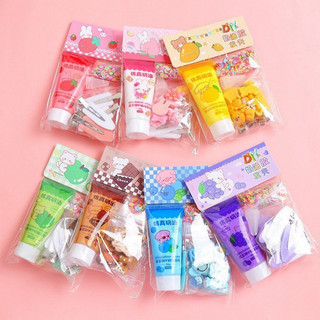 [HOT]  Set kem keo diy bao gồm 1 tuýp 50g kem keo, 1 đầu bắt kem,6c kẹp tóc để trang trí, 10 charm, 1 gói cốm trang trí 