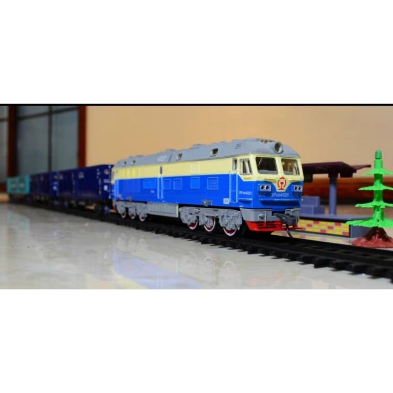 Đồ chơi tàu lửa DF4D chạy bằng pin tỷ lệ 1:87