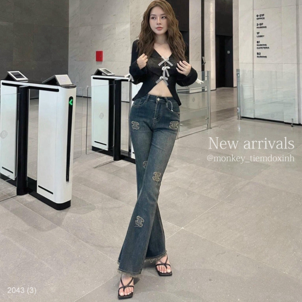 Quần jean ống loe cạp cao THUÊ X, Quần bò ống loe cạp cao thêu X gấu rua 2 bên Q23 | BigBuy360 - bigbuy360.vn