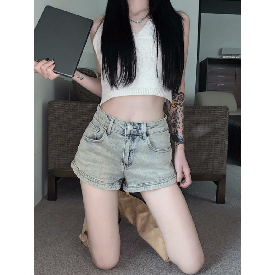 Quần bò ống đứng màu xanh nhạt may gấu , Quần jean ống đứng lưng cao màu xanh nhạt may gấu phù hợp đi các hoạt động MS31 | BigBuy360 - bigbuy360.vn