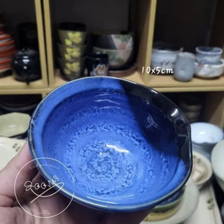 Chén rót bằng gốm