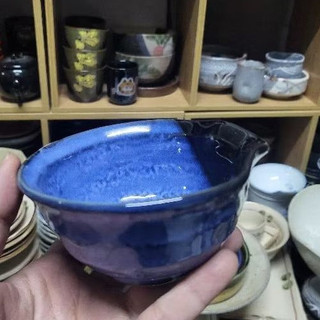 Chén rót bằng gốm