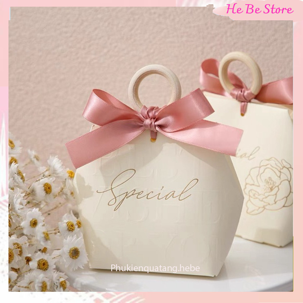 Hộp quà tặng, hộp đựng bánh kẹo quà cưới có quai gỗ thắt nơ ruy băng Lotus - HeBe Store
