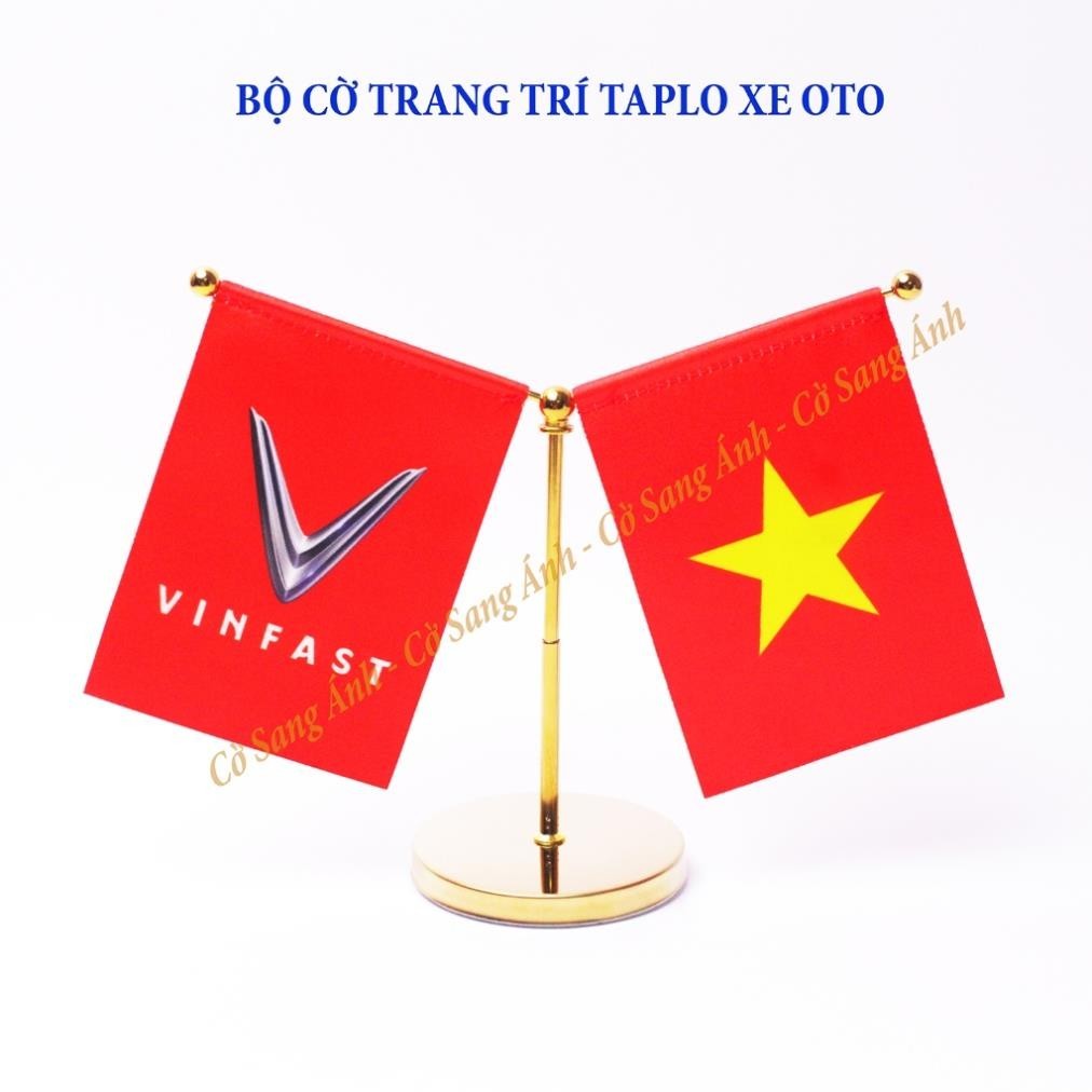 Bộ cờ để taplo xe oto Loại cắm 2 cờ Việt Nam và cờ Logo Vinfast