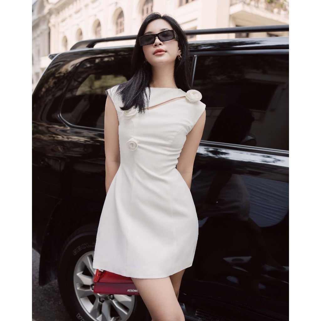 RECHIC Đầm ngắn Rica dáng A cách điệu ngực đính hoa sang trọng thanh lịch | BigBuy360 - bigbuy360.vn