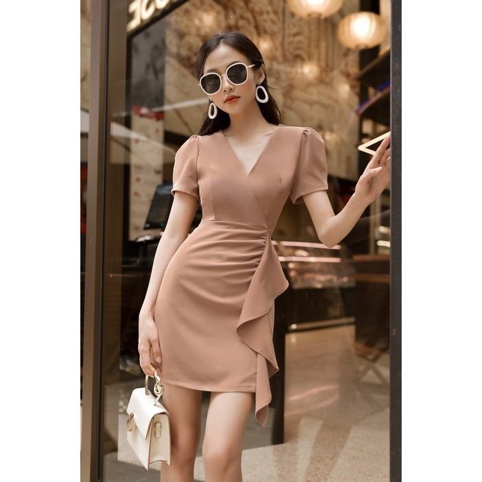 ĐầmRECHIC màu beige Gavin cổ V