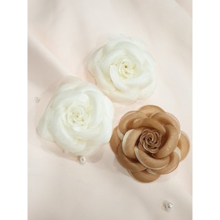 RECHIC Cài áo hoa trà Camelia màu trắng và beige