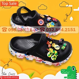 Giàydép Cross vảy sơn màu đen tặng thêm 12 jibitz cross