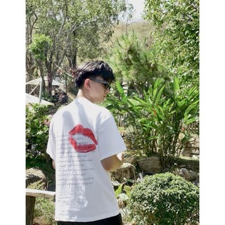Áo Thun “Kiss Me” màu trắng chất cotton thoáng mát, thấm hút mồ hôi AP
