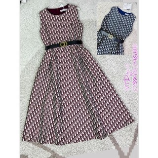 Hàng nhập - Đầm dáng xòe jean lụa in logo cổ tròn, váy bò Quảng Châu không tay kèm belt 18062024