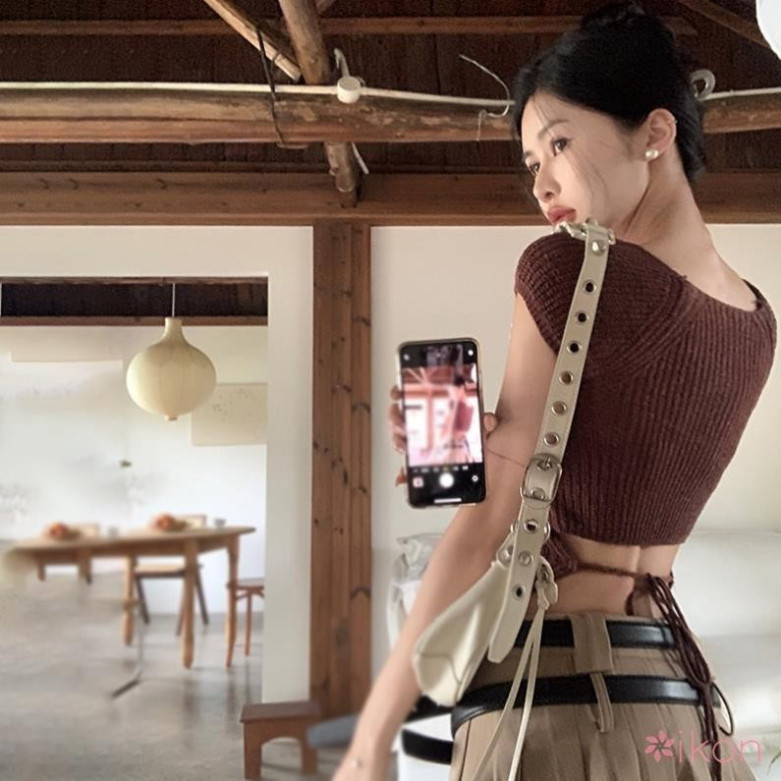 [HÈ 2024] Áo Croptop Dệt Kim Tay Ngắn Ngang Vai Màu Trơn Thiết Kế Dây Đan Chéo Sau Lưng Quyến Rũ A80 | BigBuy360 - bigbuy360.vn