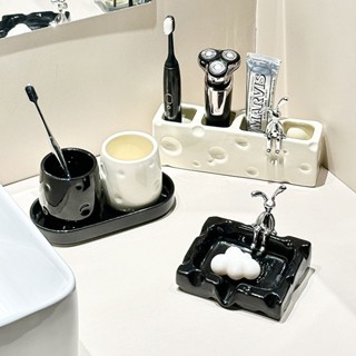(Có sẵn) Bộ cốc đánh răng kèm khay đĩa xà phòng ống cắm bàn chải gốm sứ hình bọt biển màu trắng đen