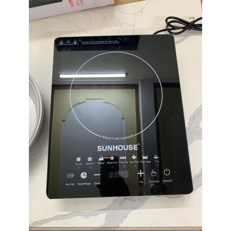 Bếp Từ Cảm Ứng 2200W , Bếp Điện Từ Hồng Ngoại Tặng Kèm Nồi ( MẦU ĐỎ )