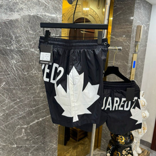  1 Quần Short Gió Nam DSQ Đen In Hoạ Tiết Hình Lá Phong Trắng Chữ Dsquared2 Sau Mông Cho Các Boy Phố Đi Chơi Đi Bar 2024 