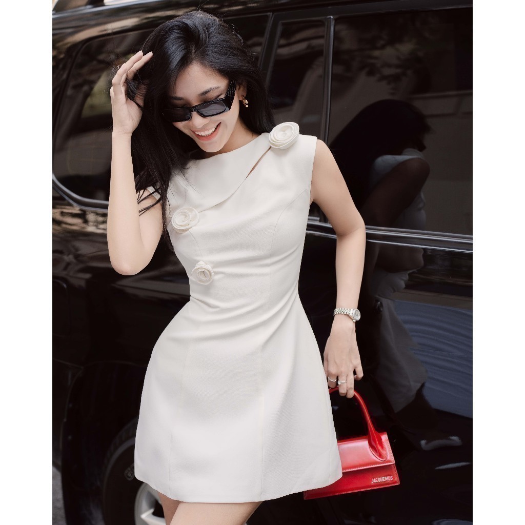 RECHIC Đầm ngắn Rica dáng A cách điệu ngực đính hoa sang trọng thanh lịch | BigBuy360 - bigbuy360.vn