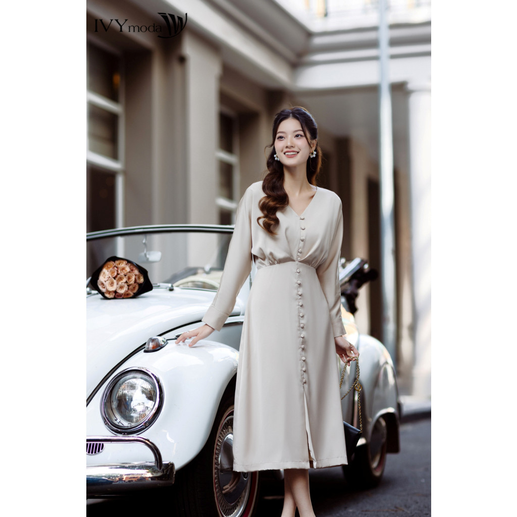 Đầm lụa trơn phối khuy bọc IVY moda MS 48M7159