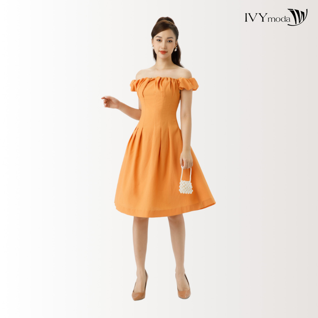 Đầm lụa trễ vai nhấn chun IVY moda MS 48B9287