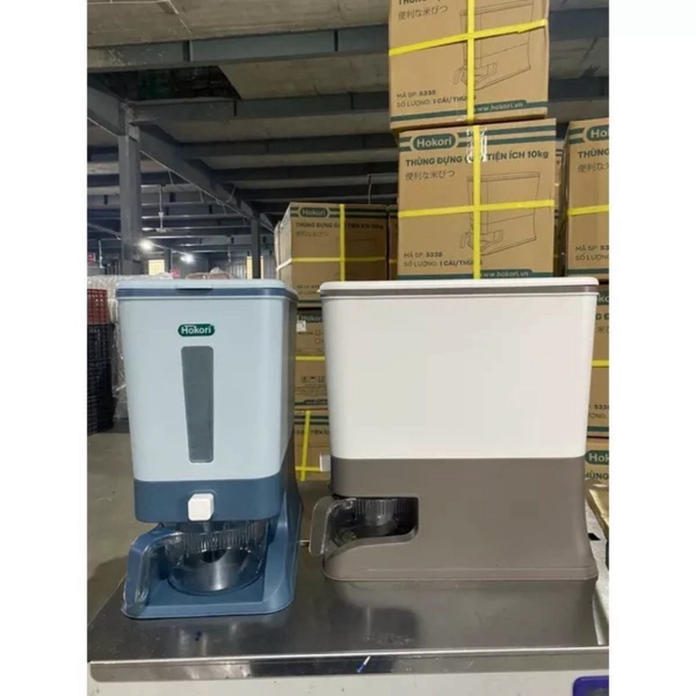 Hộp đựng gạo - Thùng đựng gạo tiện ích 10kg Hokori Việt Nhật 5338. Có cốc đong gạo. Nút bấm lấy gạo tự động.