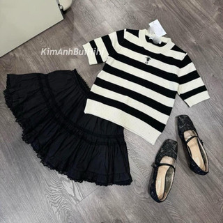 Áo len thêu ong ngắn tay kẻ ngang đen trắng