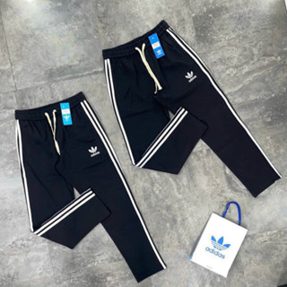 Quần Jogger Nỉ Dài Nam Das Vải Nỉ Umi Thêu Logo Cỏ Ba Lá Phối 3 Sọc Trắng Dọc Viền Dành Cho Anh Em Boy Phố Đi Chơi 2024