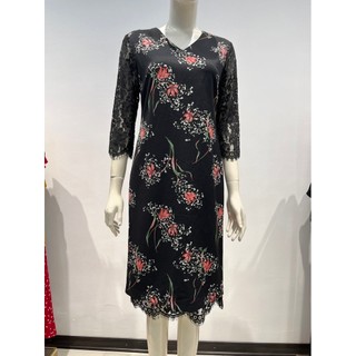 Váy họa tiết phối tay ren