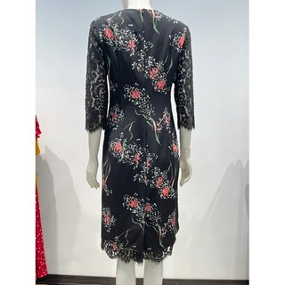 Váy họa tiết phối tay ren