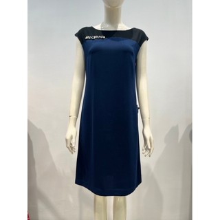 Váy xanh đính đá phối cổ