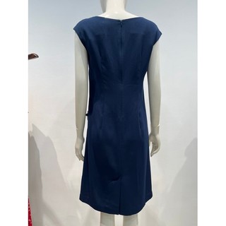 Váy xanh đính đá phối cổ