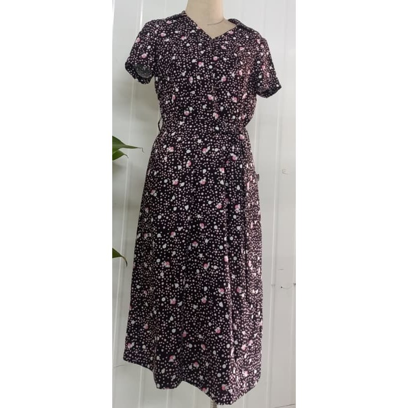 Đầm nhún eo cổ V, họa tiết chấm bi
