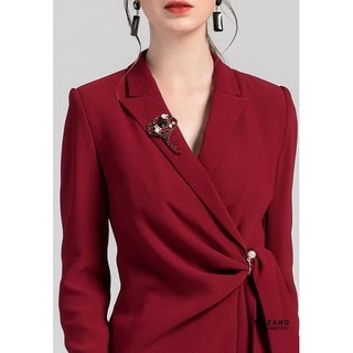 Đầm đỏ cổ vest thắt đai nữ Mazano