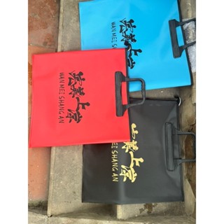 Túi đựng cá Có thể kết hợp đựng mặt vợt, rọng cá và các phụ kiện khác.