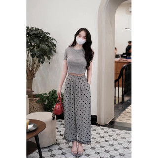 Set xám áo tăm zip quần đũi suông chấm bi kê ren .