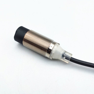 Cảm Biến Từ Omron E2B-M12KN05-WZ-B1