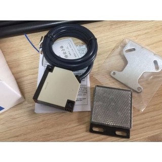 CẢM BIẾN QUANG OMRON E3JK-R2M2