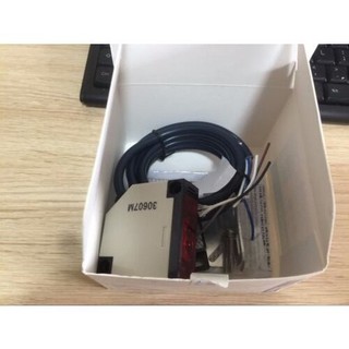 CẢM BIẾN QUANG OMRON E3JK-R2M2