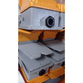 Công tắc bàn đạp chân LT4 220V 15A