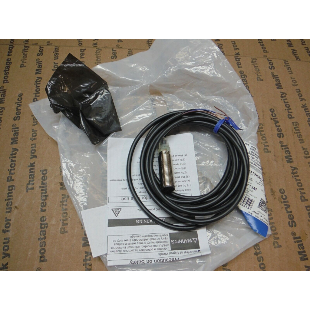 Cảm biến tiệm cận Omron E2B-M12KS04-WP-C1 2M