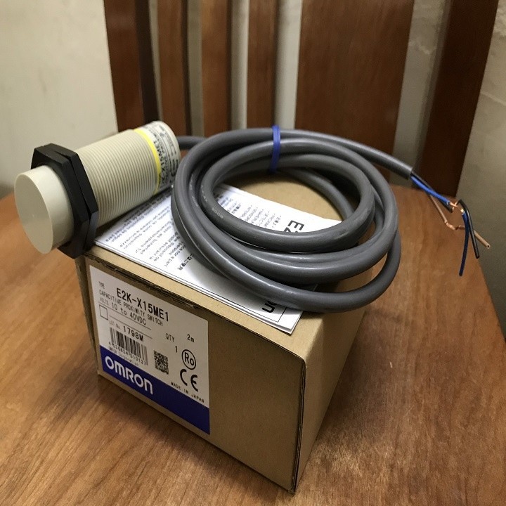 Cảm biến điện dung Omron E2K-X15ME1