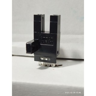 Cảm biến quang OMRON EE-SX672