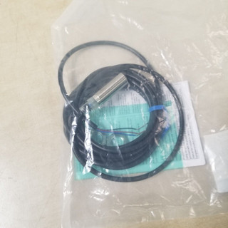 Cảm biến tiệm cận Omron E2B-M12KS04-WP-B1 2M