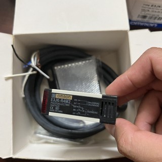 Cảm biến quang omron e3jk-r4m2